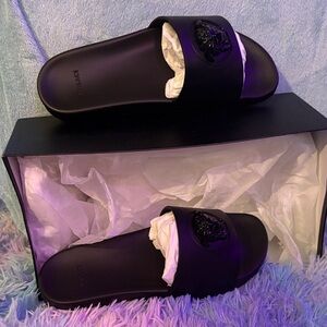 Versace Leather Slides
La Medusa Black